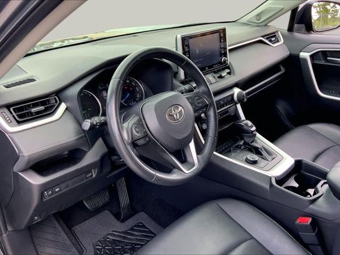 Used 2021 Toyota RAV4 XLE Premium AWD/4WD image 17