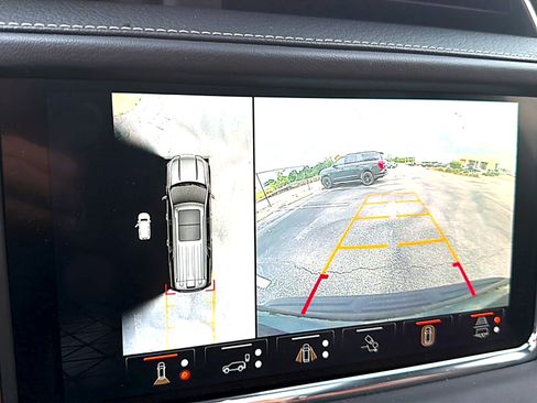 Used 2023 GMC Yukon Denali Ultimate AWD/4WD image 8