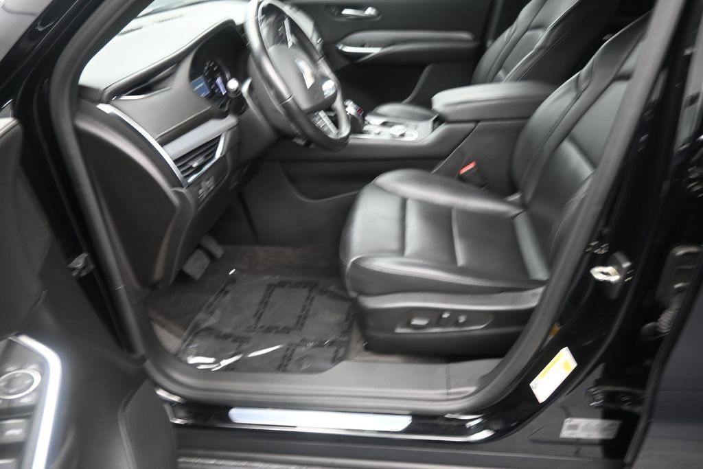 Used 2023 Cadillac XT4 Premium Luxury w/ Driver Assist Package FWD image 11