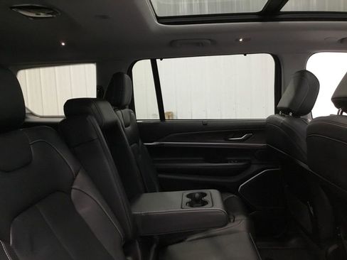 Used 2022 Jeep Grand Cherokee L Limited w/ Luxury Tech Group II image 21