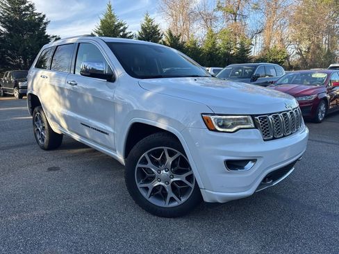 Used 2020 Jeep Grand Cherokee Overland image 4
