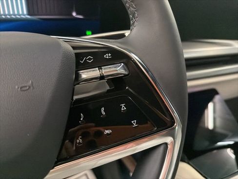 Certified 2026 Cadillac Vistiq Luxury image 19