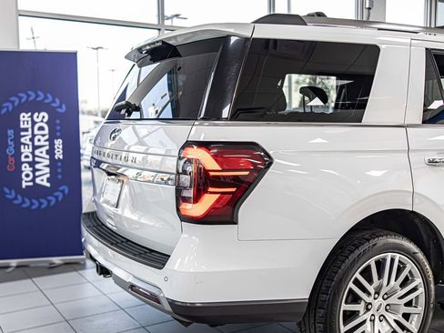 Used 2024 Ford Expedition Limited image 12