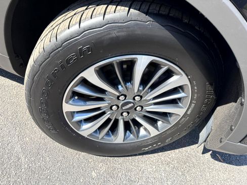 Used 2022 Lincoln Nautilus FWD w/ Premium Package image 30