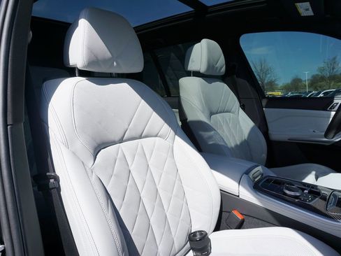 Used 2024 BMW X5 M60i w/ Climate Comfort Package image 29