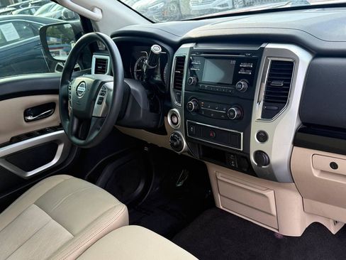 Used 2018 Nissan Titan SV AWD/4WD image 21