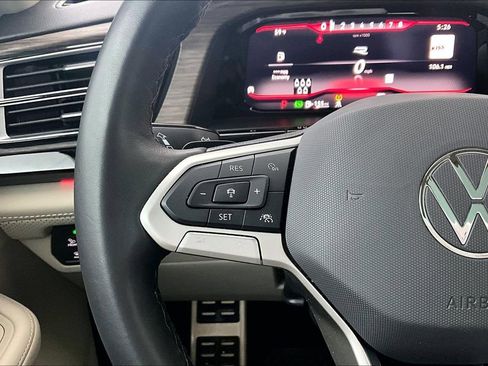 Used 2024 Volkswagen Atlas SEL Premium R-Line image 26