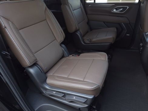 Used 2024 Chevrolet Suburban High Country w/ Advanced Technology Package image 44