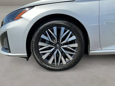 Used 2024 Nissan Altima 2.5 SV FWD image 19