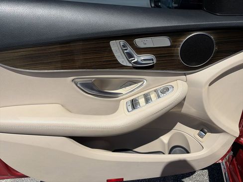 Used 2018 Mercedes-Benz C 300 Sedan image 18