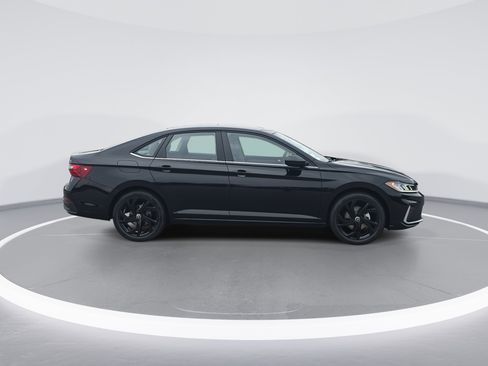 New 2026 Volkswagen Jetta SE image 2