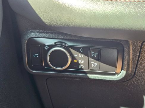 Used 2025 Ford Explorer Active AWD/4WD image 32