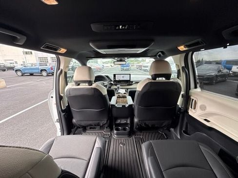 Used 2026 Toyota Sienna Limited AWD/4WD image 19