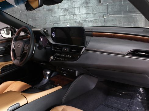 Used 2022 Lexus ES 300h Ultra Luxury w/ Accessory Package 2 FWD image 54