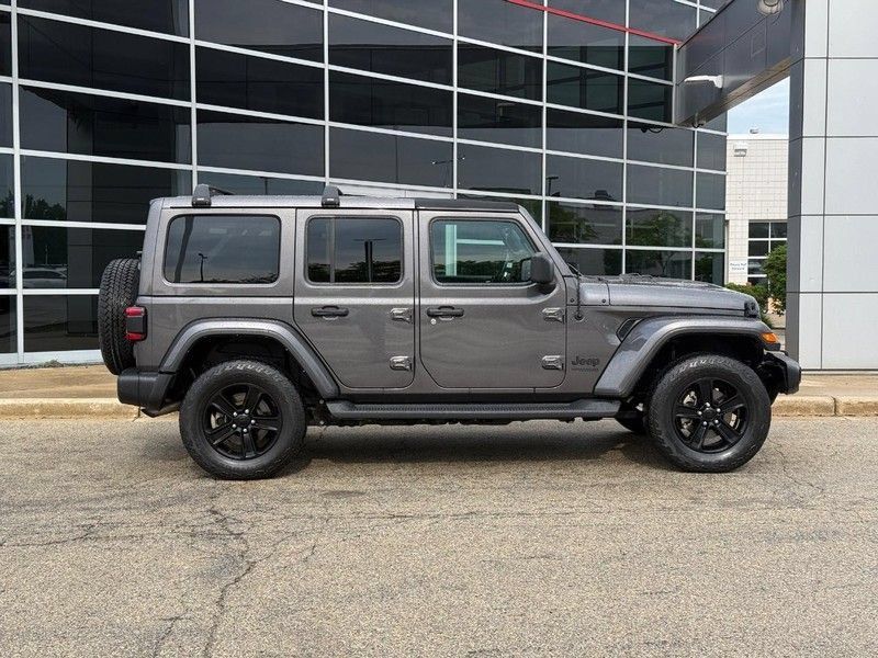 Used 2021 Jeep Wrangler Unlimited Sahara AWD/4WD image 2