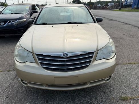 Used 2010 Chrysler Sebring Touring FWD image 2