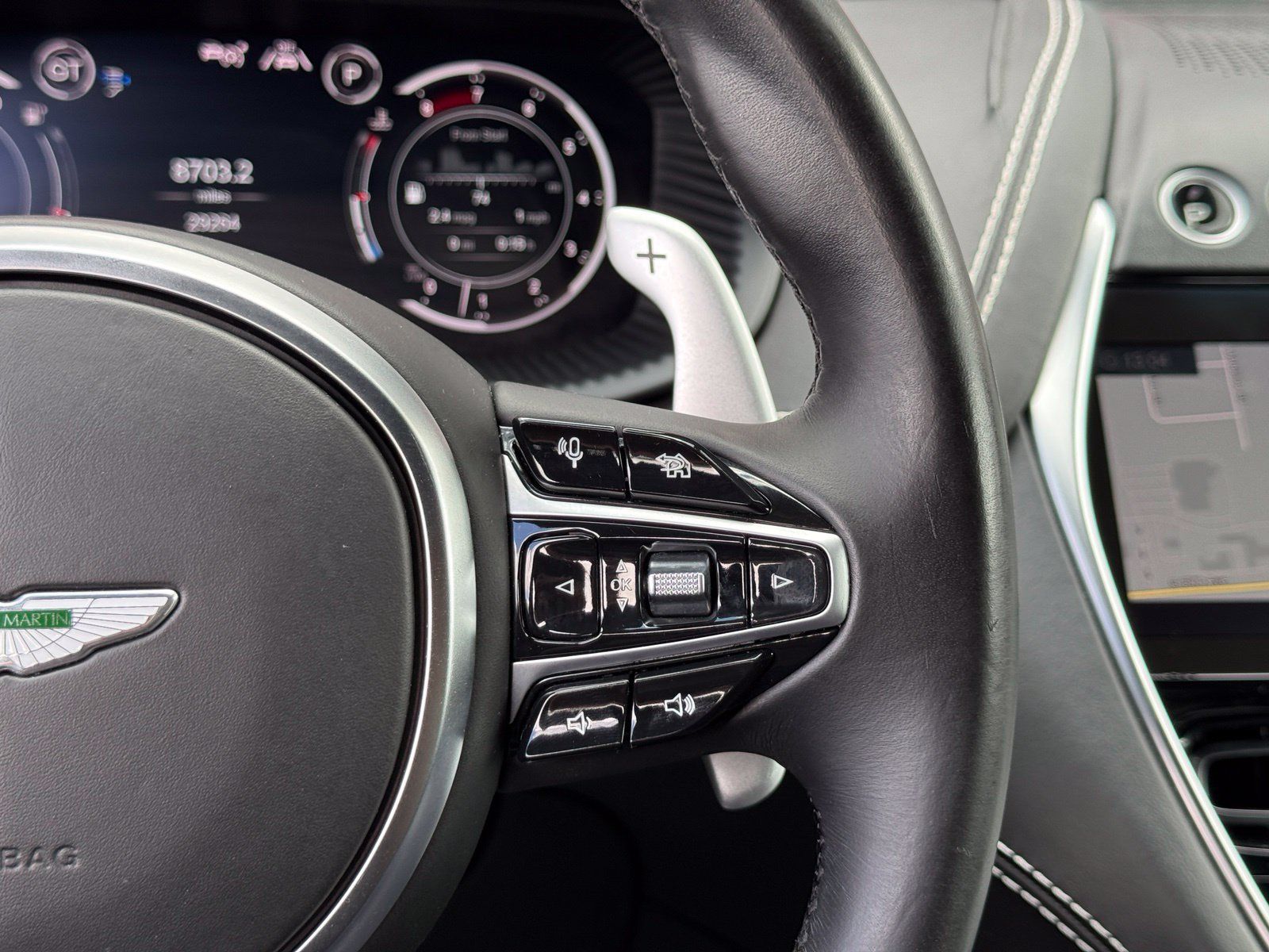 Used 2021 Aston Martin DBX AWD/4WD image 31