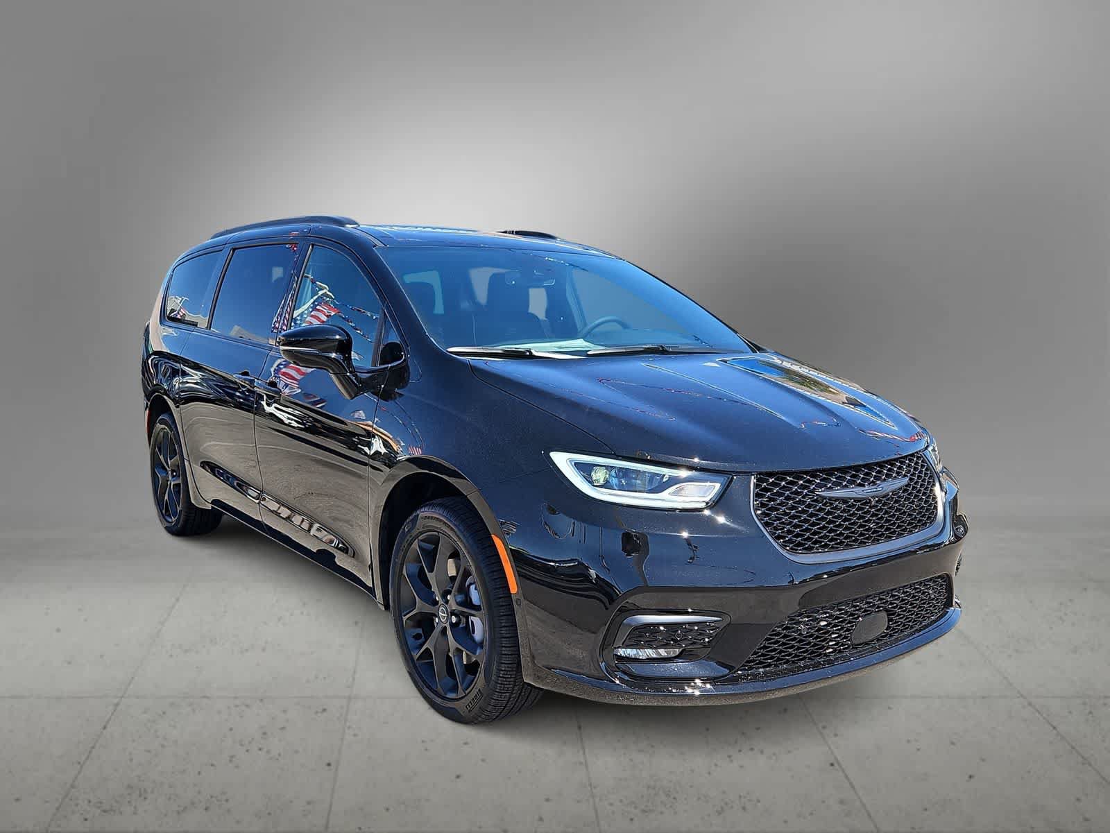 New 2026 Chrysler Pacifica Limited w/ S Appearance Package AWD/4WD image 2