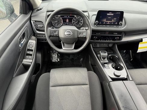 Used 2025 Nissan Rogue SV image 23