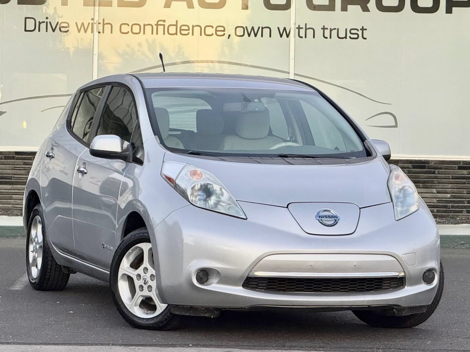 Used 2013 Nissan Leaf SV FWD image 3