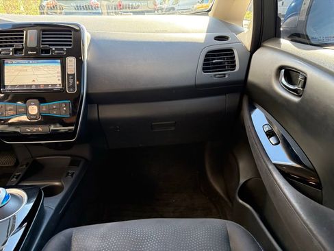 Used 2017 Nissan Leaf SV image 8