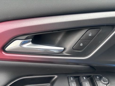 Used 2025 Chevrolet Equinox EV RS w/ LPO, All-Weather Mat Package FWD image 20