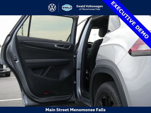 New 2025 Volkswagen Atlas Cross Sport SEL R-Line image 38