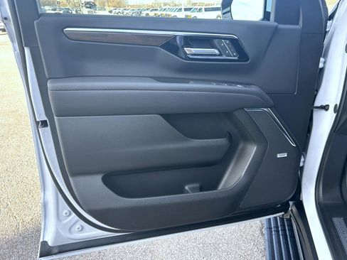 New 2026 Chevrolet Suburban High Country AWD/4WD image 9