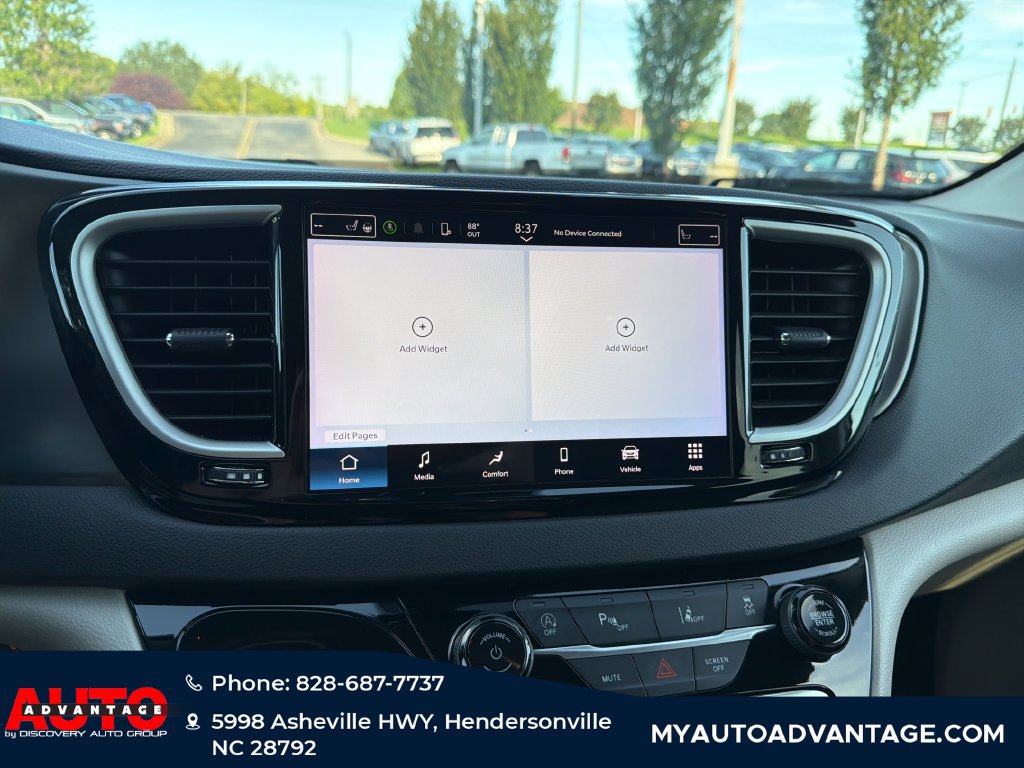 Used 2024 Chrysler Pacifica Touring-L FWD image 15