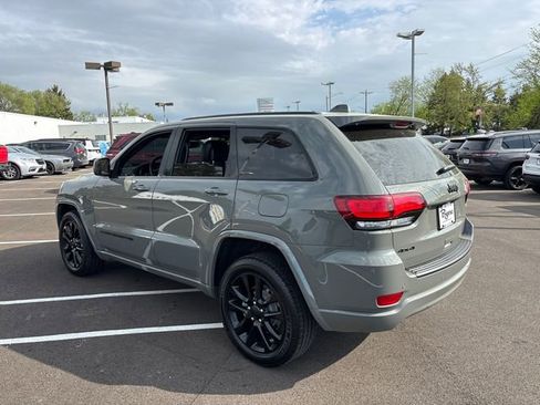 Used 2022 Jeep Grand Cherokee Laredo X AWD/4WD image 4