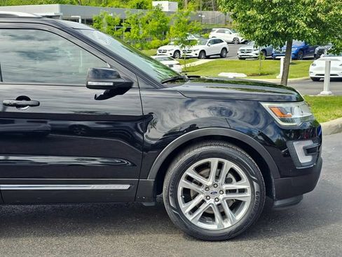 Used 2017 Ford Explorer XLT w/ Equipment Group 202A FWD image 6
