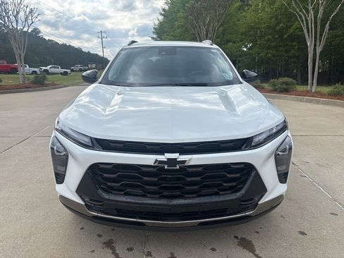 Used 2024 Chevrolet Trax ACTIV w/ Driver Confidence Package FWD image 2