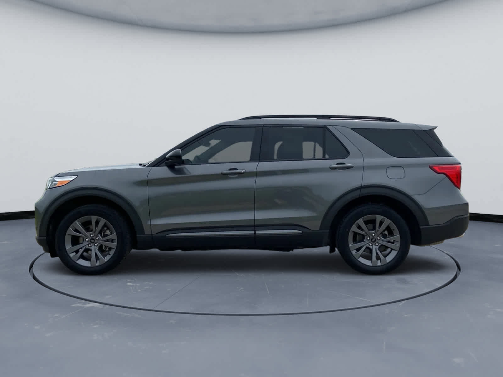Used 2023 Ford Explorer XLT w/ Equipment Group 202A AWD/4WD image 9