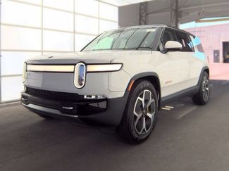 Used 2024 Rivian R1S Adventure AWD/4WD video 1