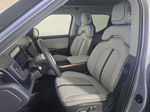 Used 2023 Rivian R1T Launch Edition image 20