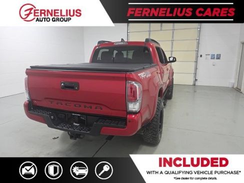 Used 2022 Toyota Tacoma TRD Sport w/ TRD Premium Sport Package AWD/4WD image 4