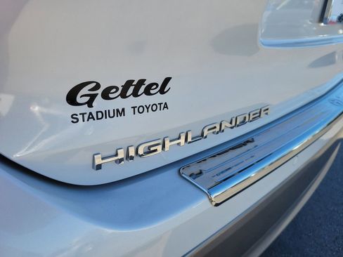 Used 2023 Toyota Highlander Platinum image 6