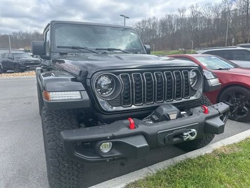 Used 2024 Jeep Wrangler Rubicon image 4