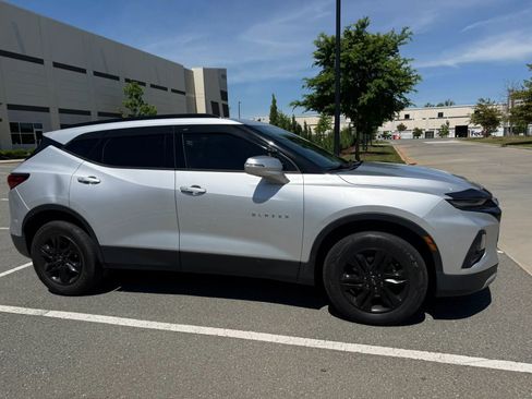 Used 2020 Chevrolet Blazer LT FWD image 3