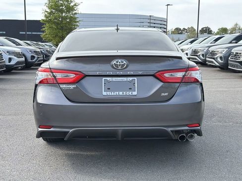 Used 2020 Toyota Camry SE image 4