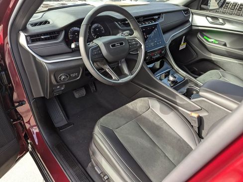 New 2025 Jeep Grand Cherokee Altitude RWD image 11