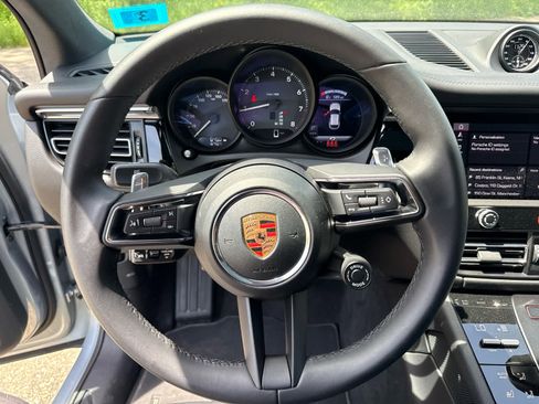 Used 2026 Porsche Macan AWD/4WD image 12
