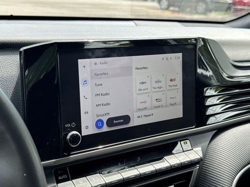 Used 2025 Toyota Camry SE image 19