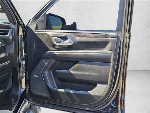Used 2021 Chevrolet Suburban LT RWD image 9
