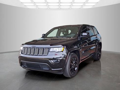 Used 2019 Jeep Grand Cherokee Altitude image 9