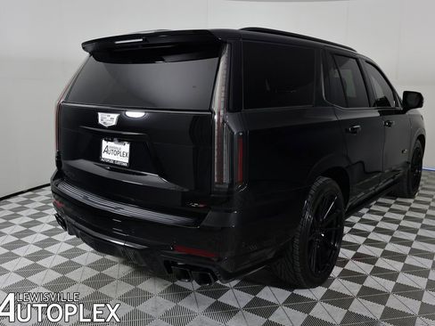 Used 2025 Cadillac Escalade V w/ LPO, ONYX Package image 5
