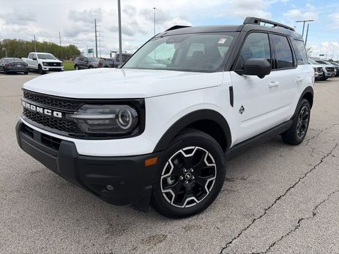 Used 2025 Ford Bronco Sport Outer Banks w/ Outer Banks Tech Package+ AWD/4WD image 3