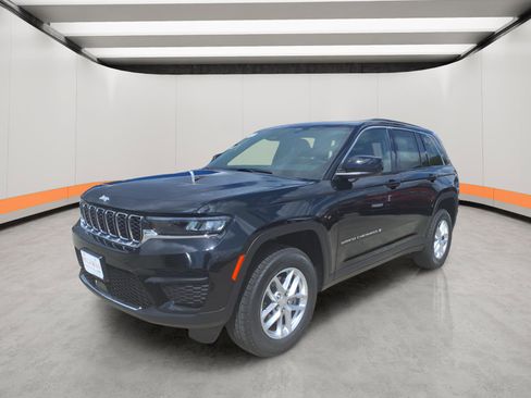 New 2026 Jeep Grand Cherokee Laredo RWD image 3