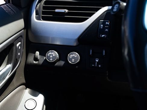 Used 2019 GMC Yukon XL SLT w/ Open Road Package AWD/4WD image 14
