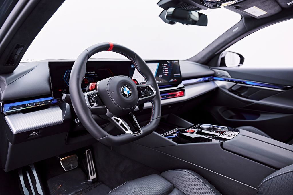 Used 2026 BMW M5 Touring AWD/4WD image 2